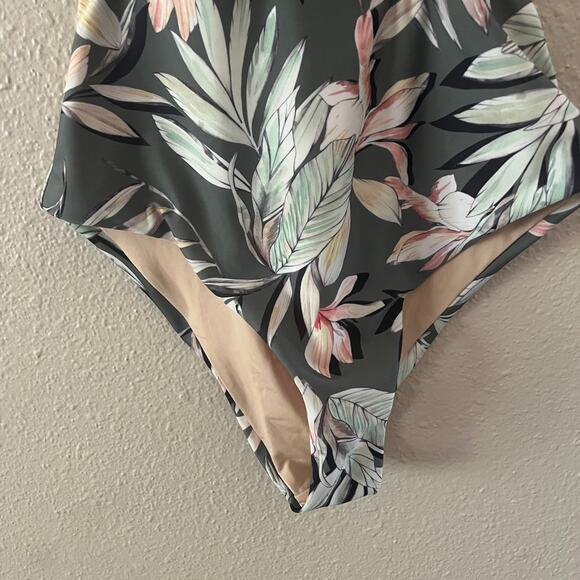 Minkpink Tropical one Piece - Picture 8 of 16